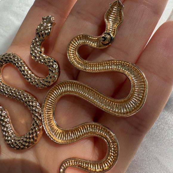 Anthropologie new!  serpent Snake gold Earrings - Picture 5 of 9